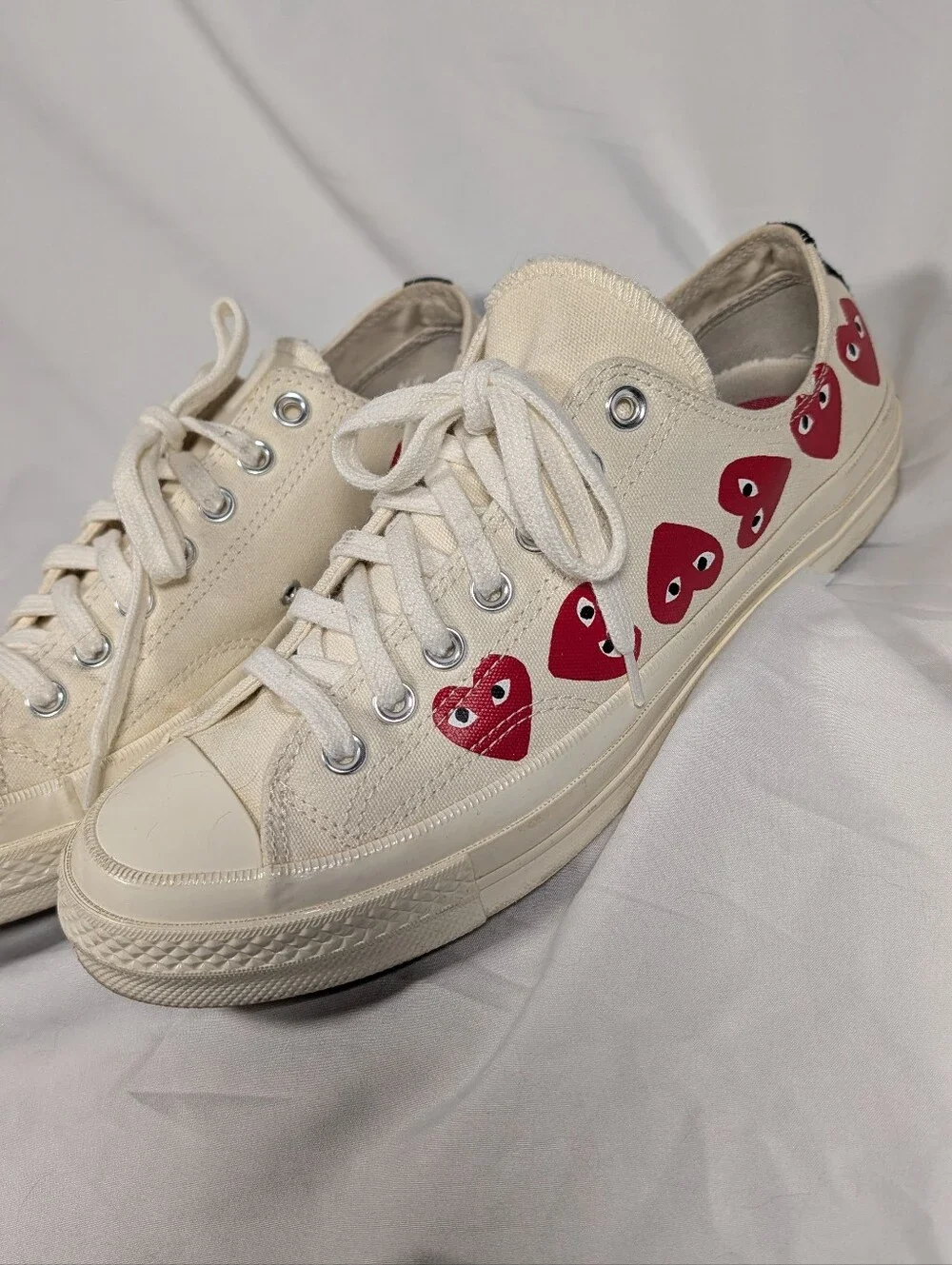 Converse Cream Low-Top Sneakers with Red Heart Graphics